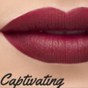 Younique Crush Lip Powder in Captivating